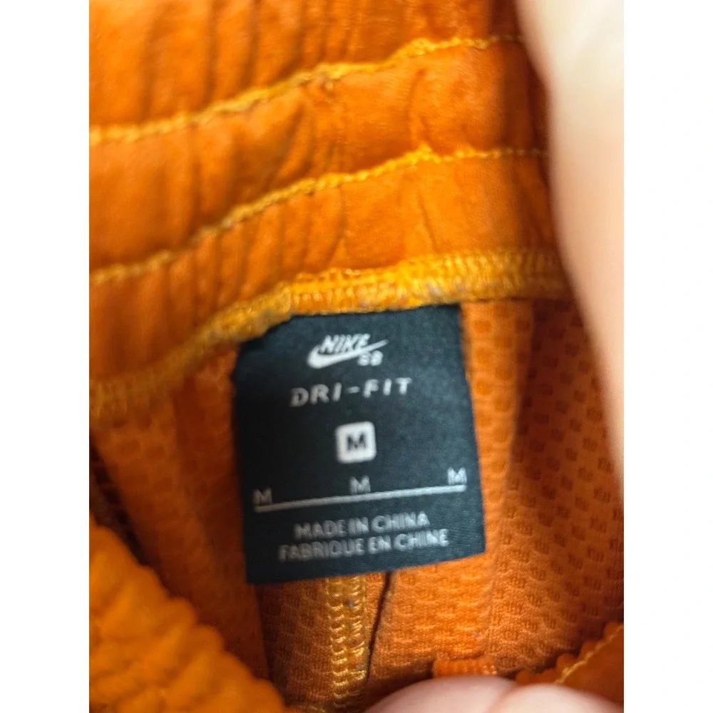 Nike SB Dri-FIT Mens Orange Mesh Athletic Skateboarding Shorts Size Medium
